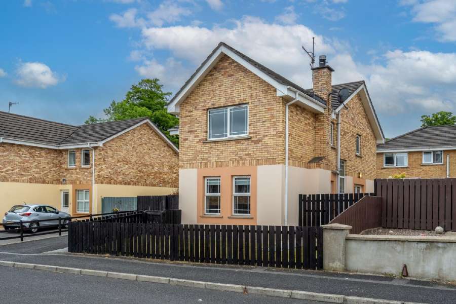 10 Danton Manor