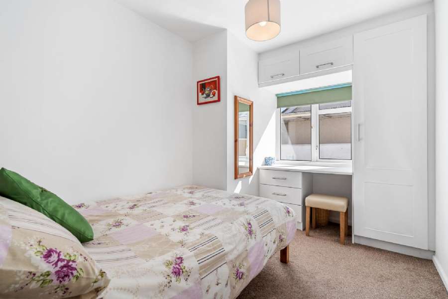 11 Ashgrove Park