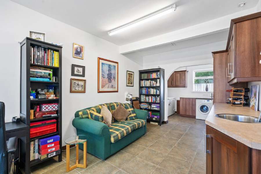 11 Ashgrove Park