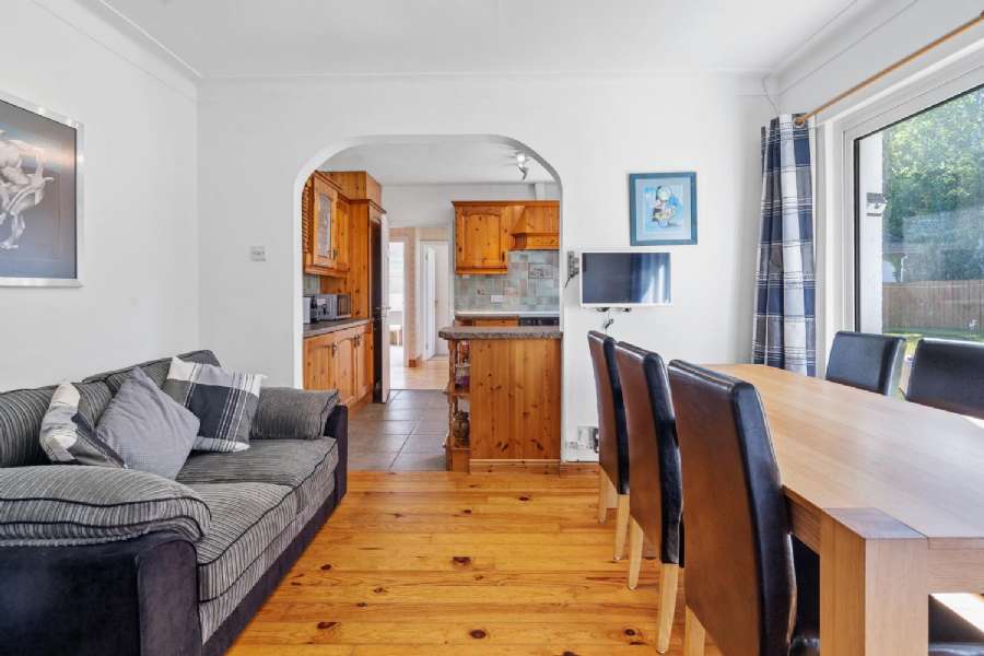 11 Ashgrove Park