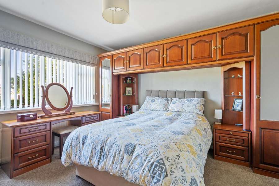 11 Ashgrove Park