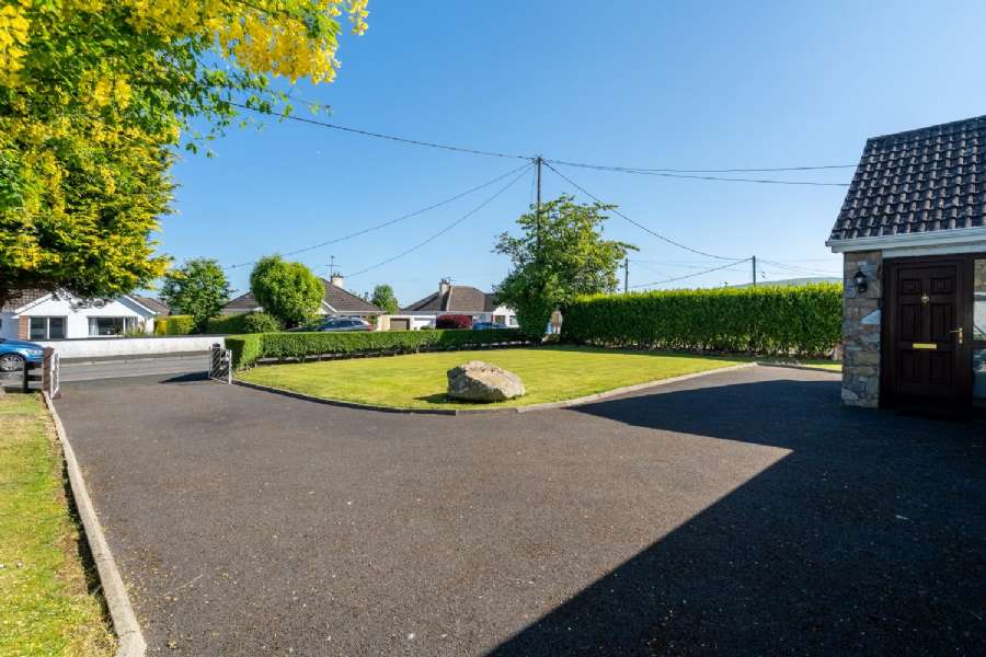 11 Ashgrove Park