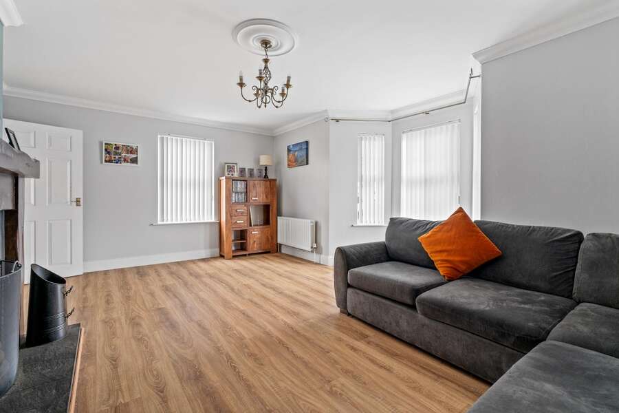 32 Elm Wood Green