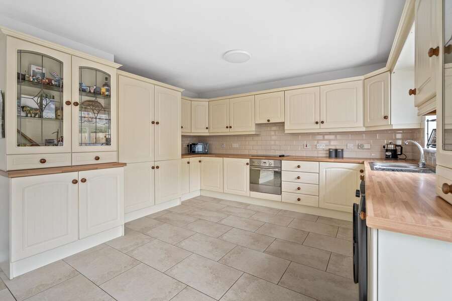 32 Elm Wood Green