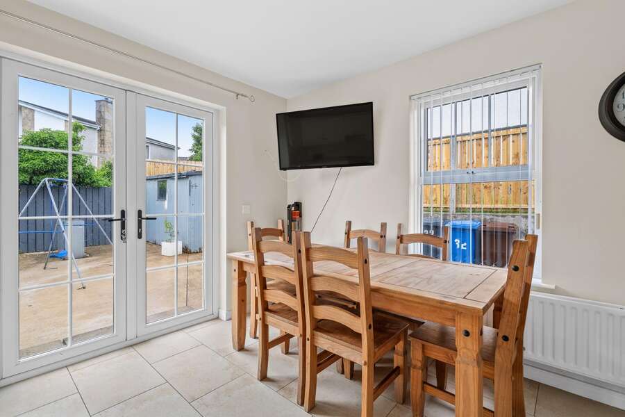 32 Elm Wood Green