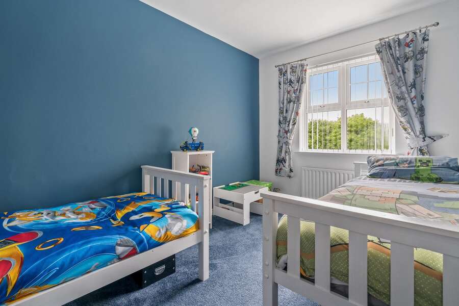 32 Elm Wood Green