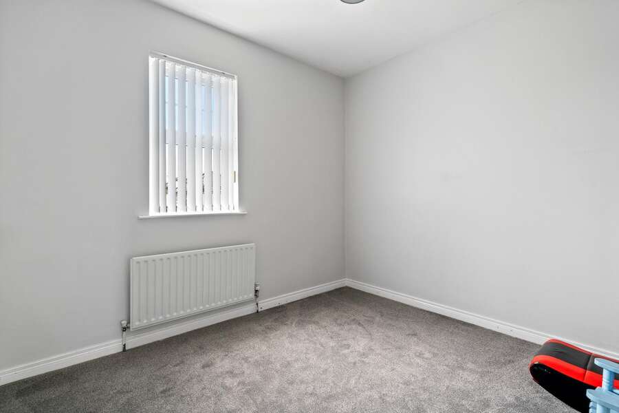 32 Elm Wood Green