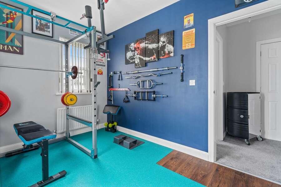 32 Elm Wood Green