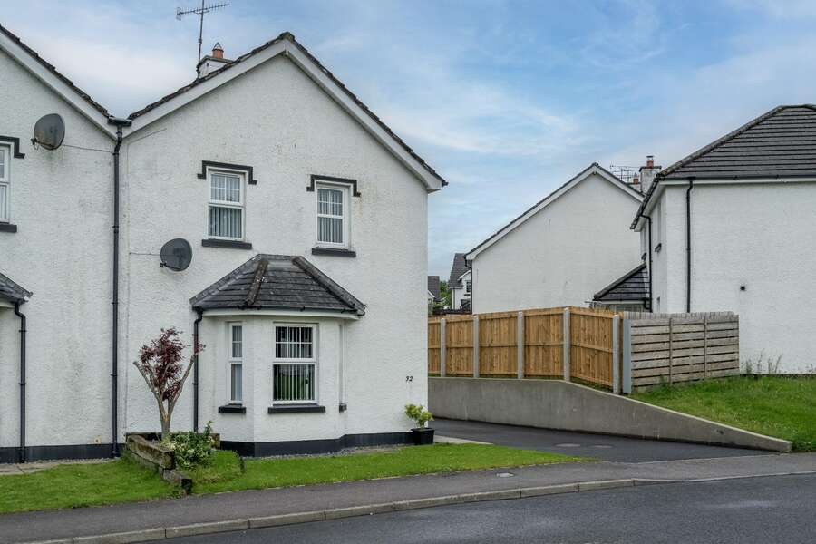 32 Elm Wood Green