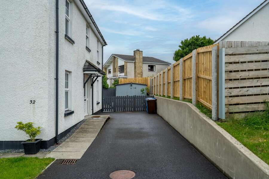 32 Elm Wood Green