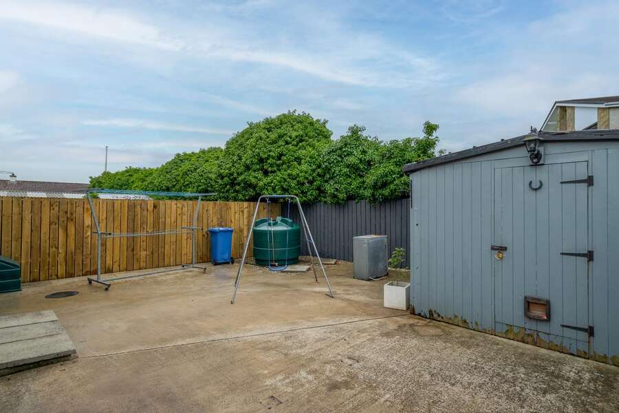 32 Elm Wood Green
