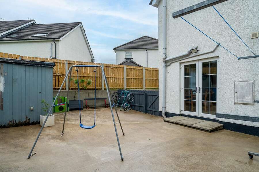 32 Elm Wood Green