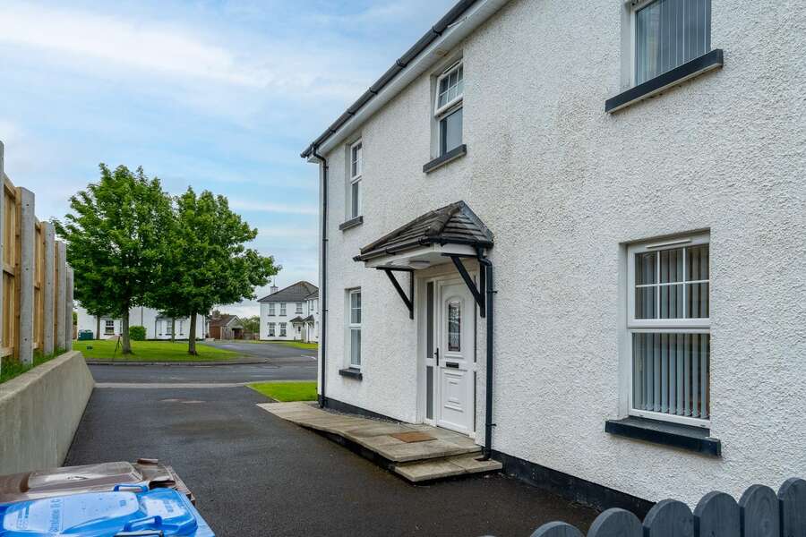 32 Elm Wood Green