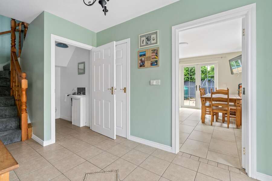 32 Elm Wood Green