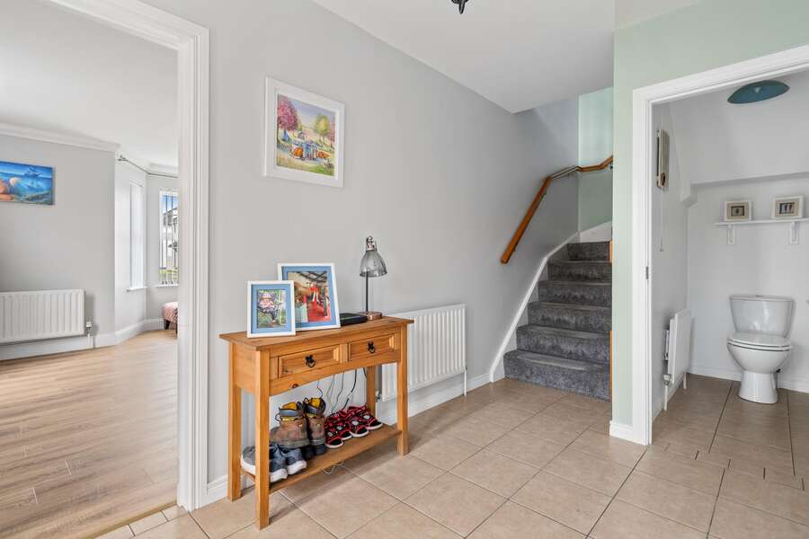 32 Elm Wood Green