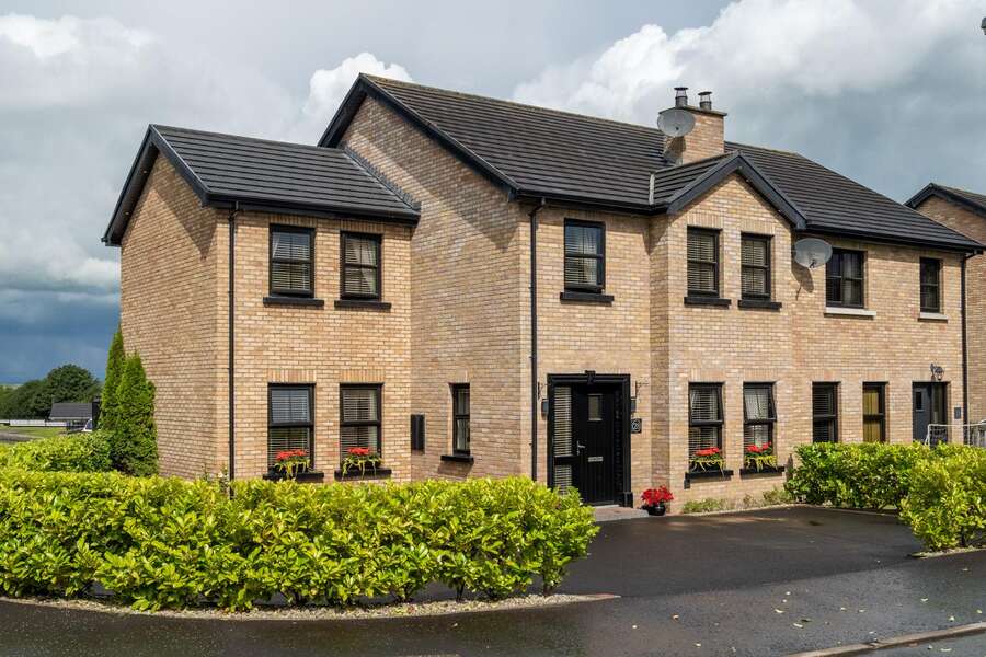 28 Glenview Manor