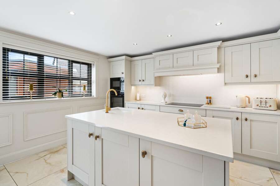 28 Glenview Manor