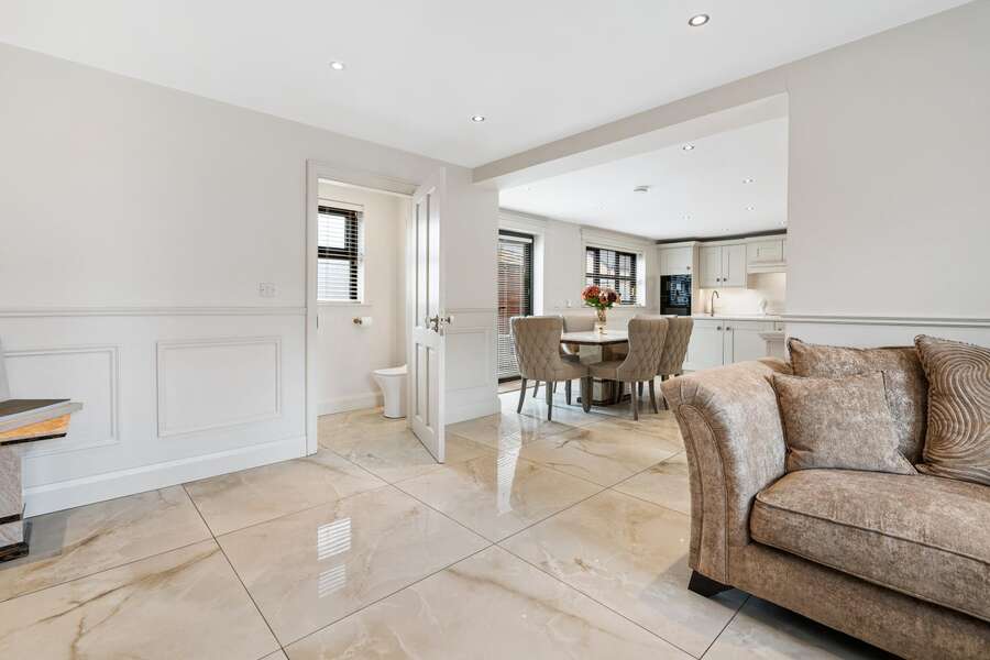 28 Glenview Manor