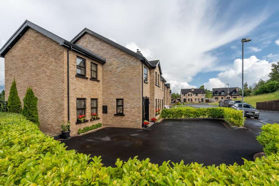 28 Glenview Manor