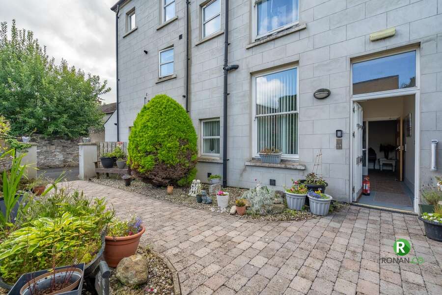 39 Bowling Green