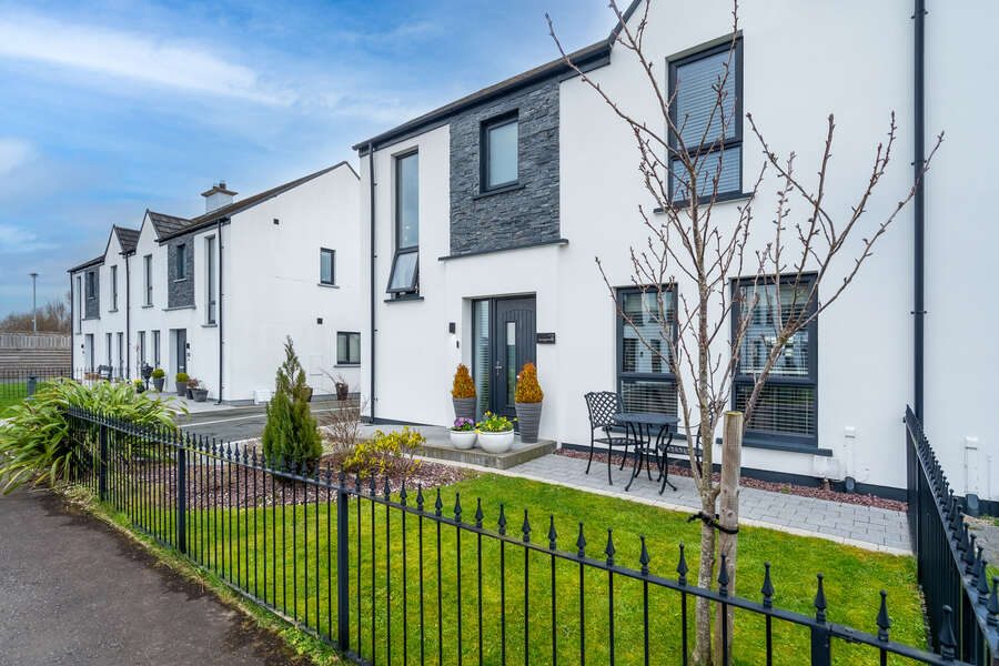 12 Mourne Manor