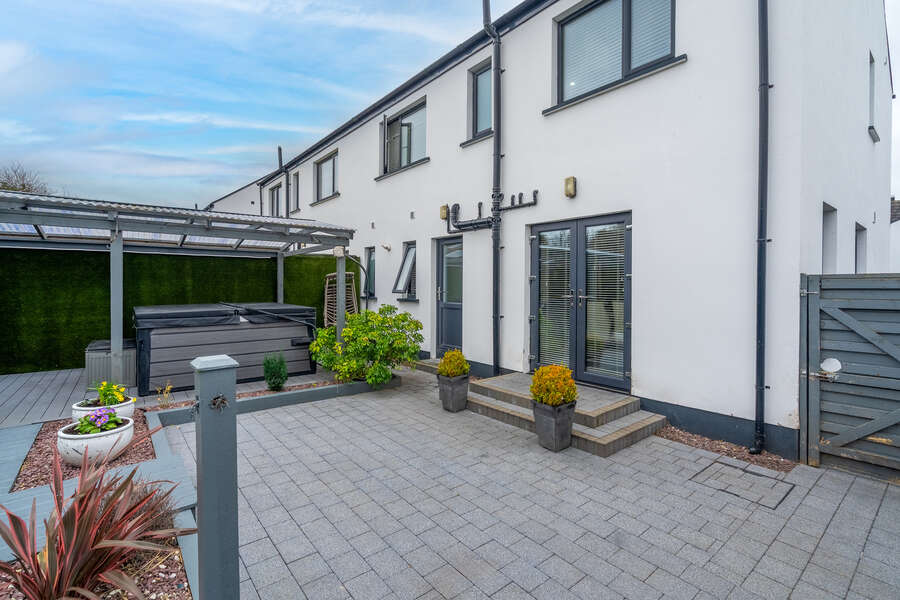 12 Mourne Manor