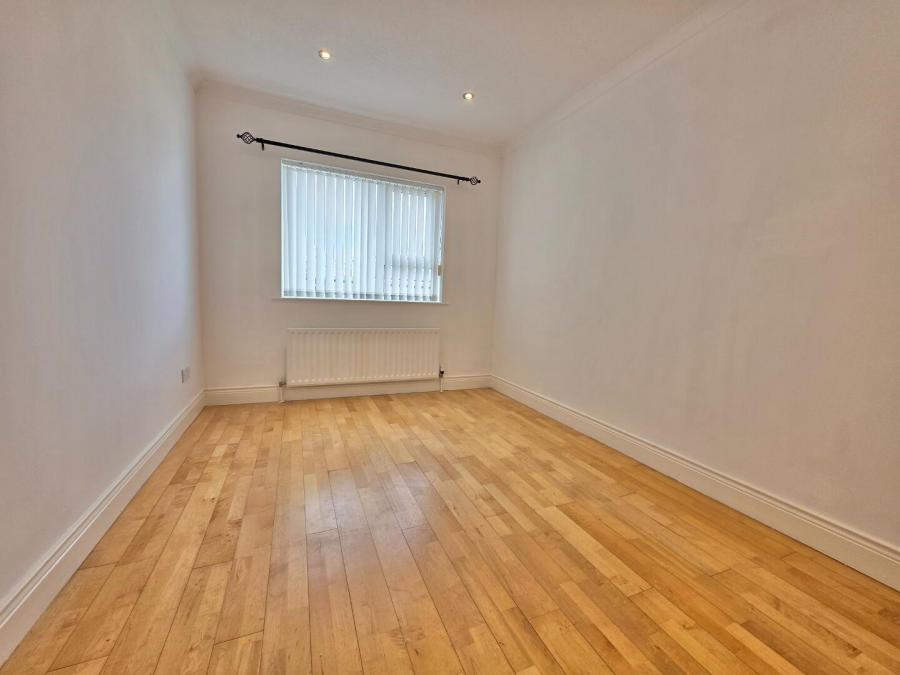 3 Leyland Avenue