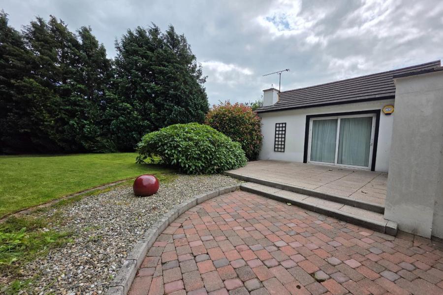 12 Manor Court