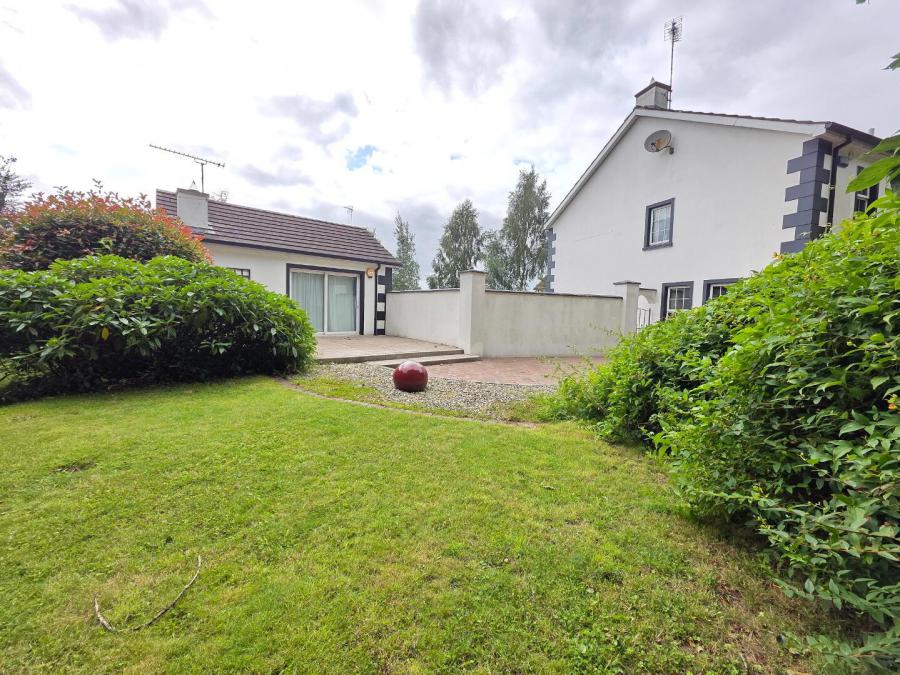 12 Manor Court