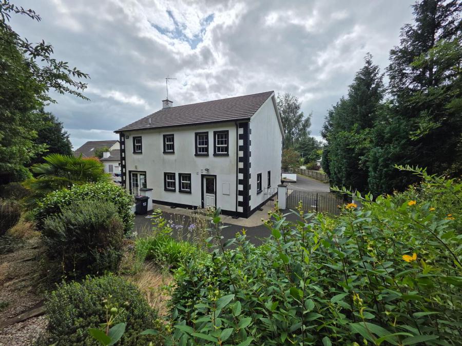 12 Manor Court