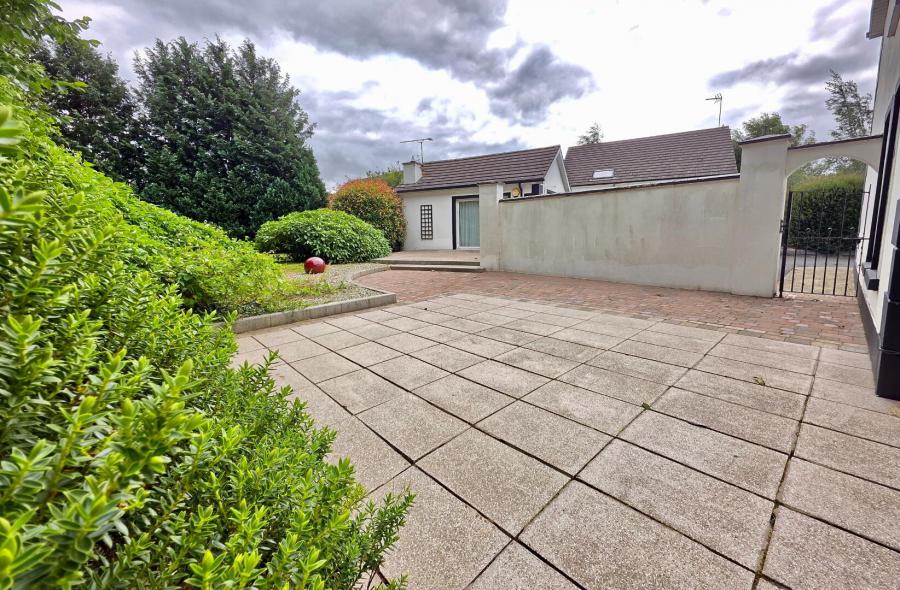 12 Manor Court