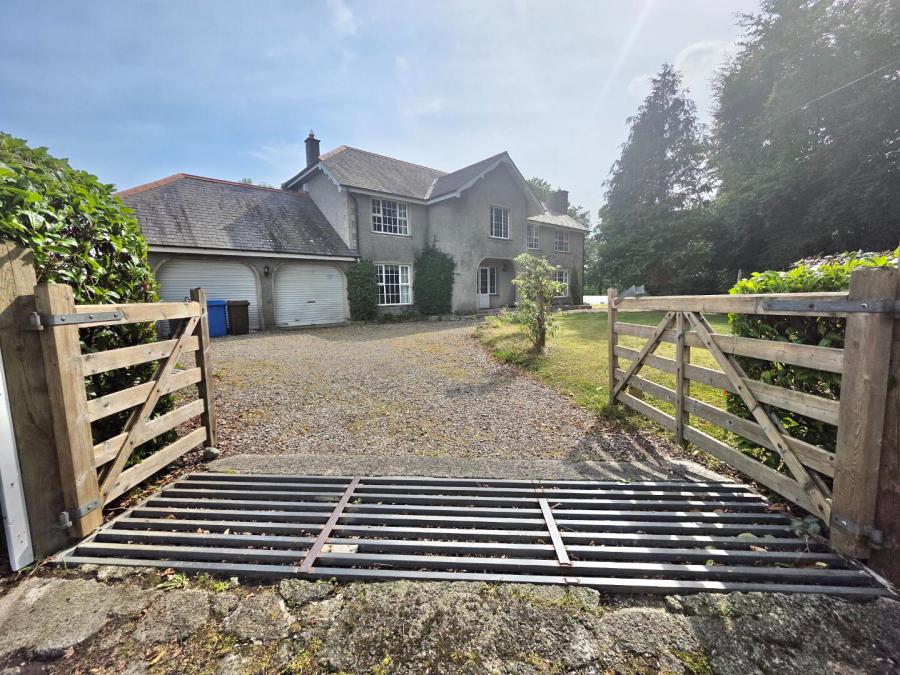 37 Crevolea Road