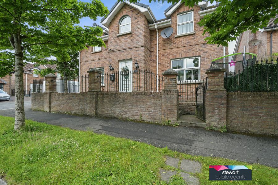 6 Mount Eagles Avenue