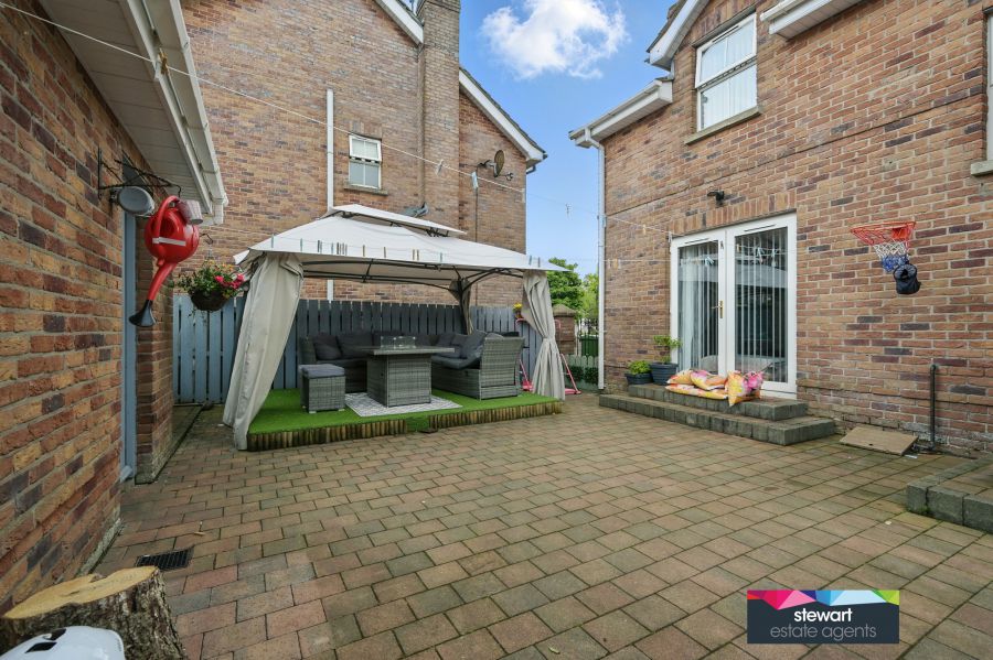 6 Mount Eagles Avenue