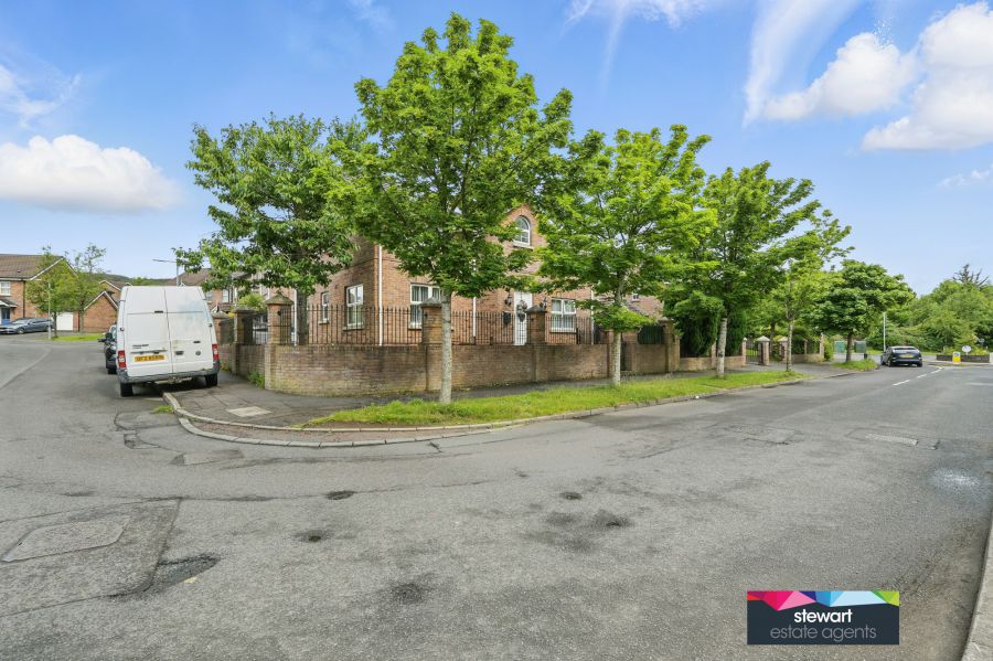 6 Mount Eagles Avenue