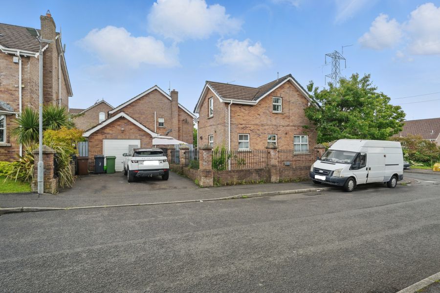 6 Mount Eagles Avenue