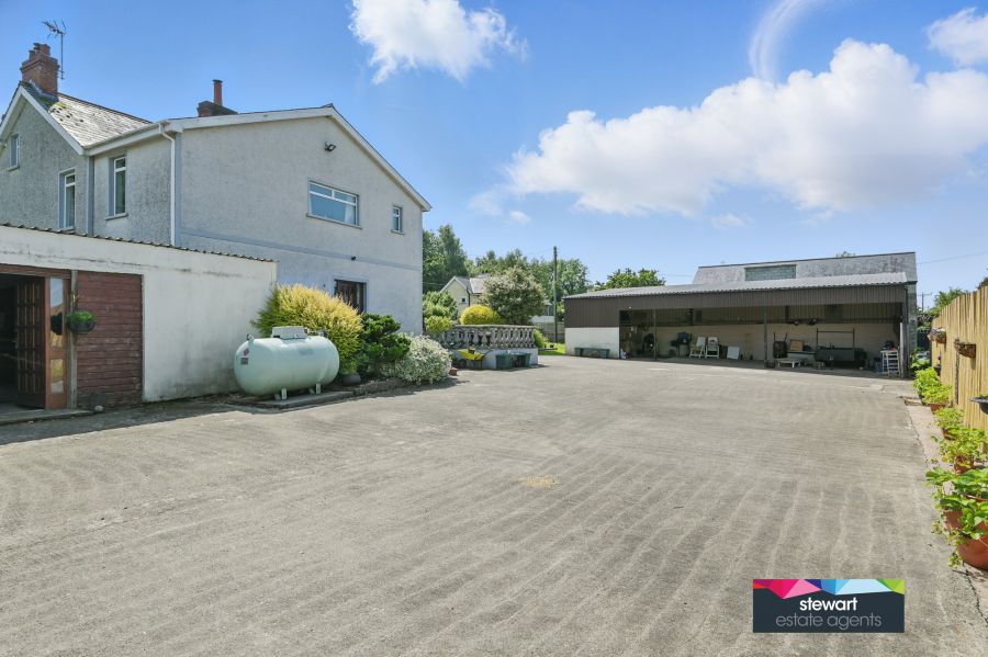 30 Lower Ballinderry Road