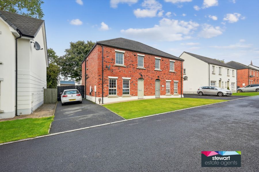 27 Harlow Green, Moira, BT67 0XH