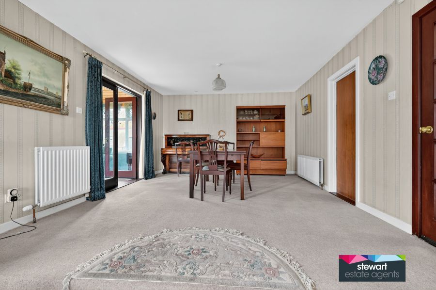 The White House, 4A Chestnut Hill Road