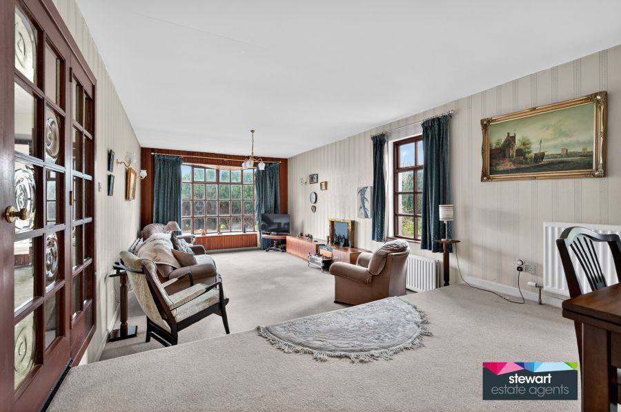 The White House, 4A Chestnut Hill Road