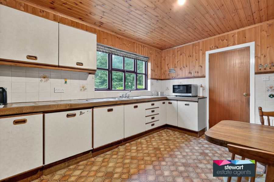 The White House, 4A Chestnut Hill Road