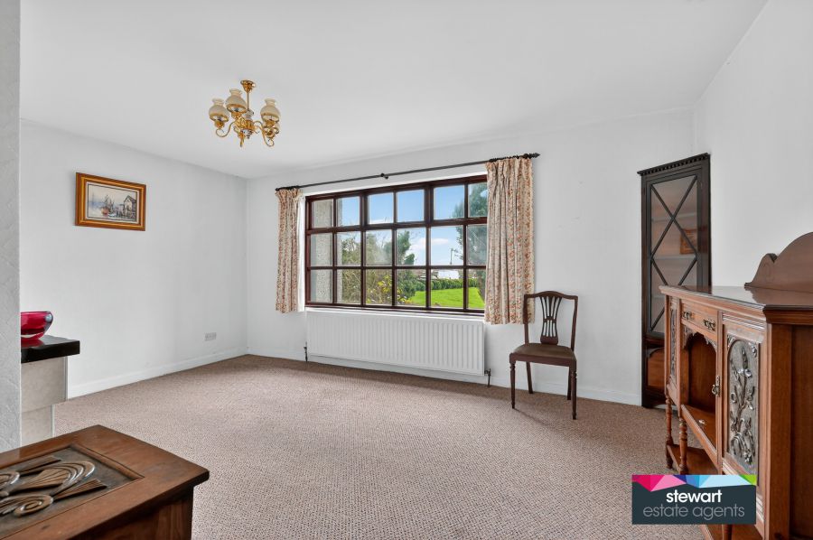 The White House, 4A Chestnut Hill Road