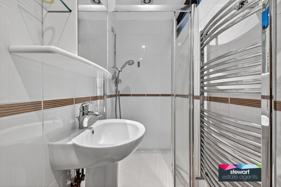 The White House, 4A Chestnut Hill Road