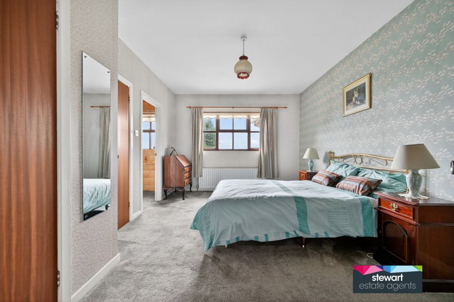 The White House, 4A Chestnut Hill Road