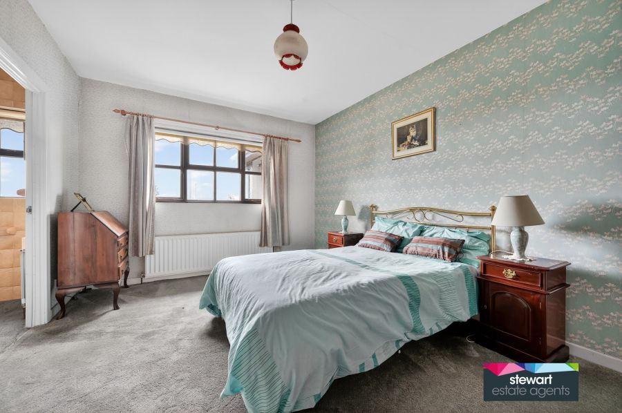 The White House, 4A Chestnut Hill Road