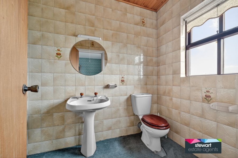 The White House, 4A Chestnut Hill Road