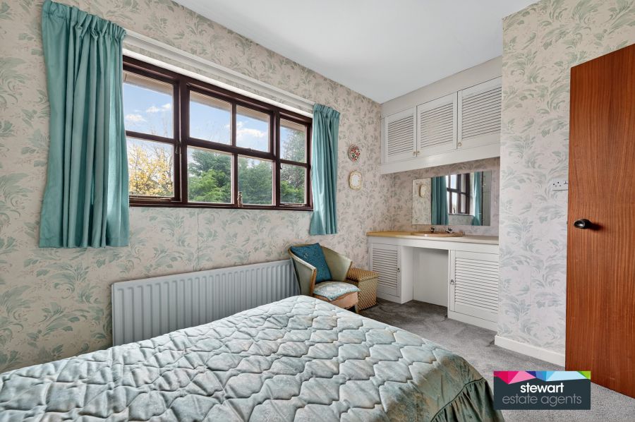 The White House, 4A Chestnut Hill Road