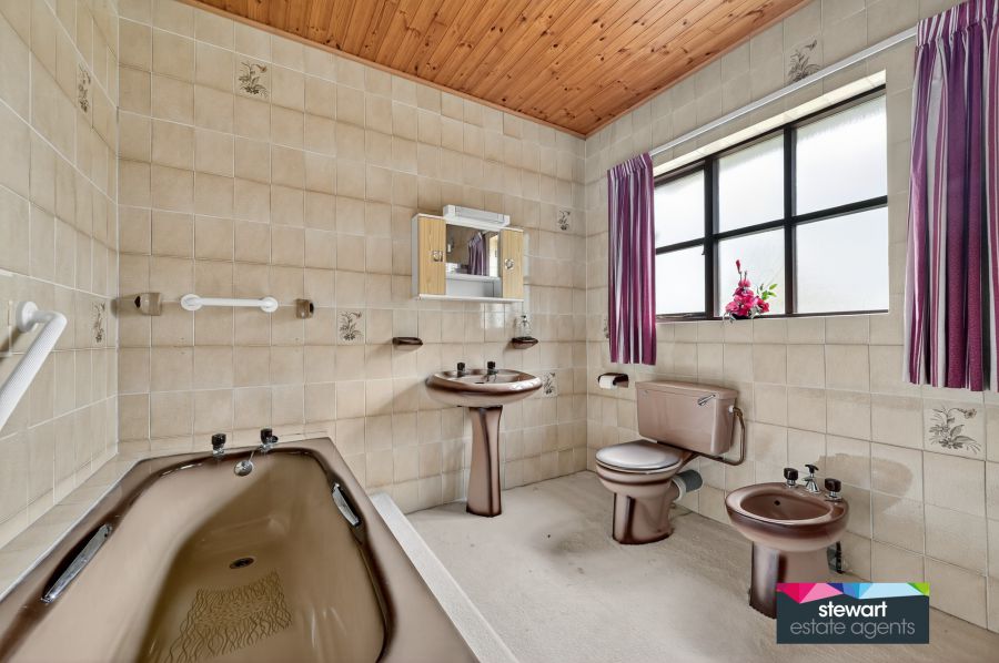 The White House, 4A Chestnut Hill Road