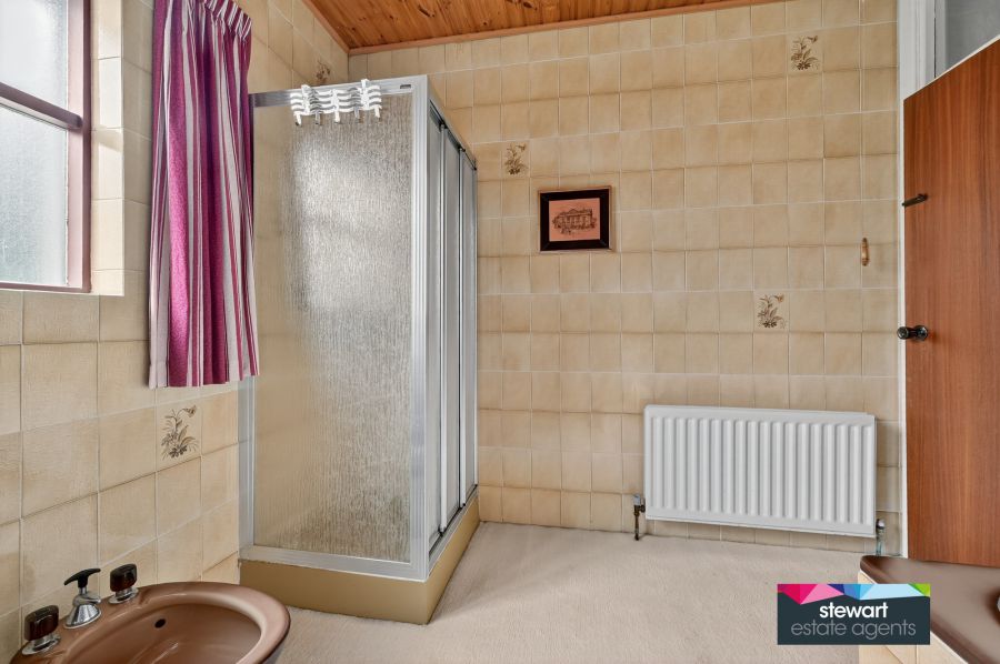 The White House, 4A Chestnut Hill Road