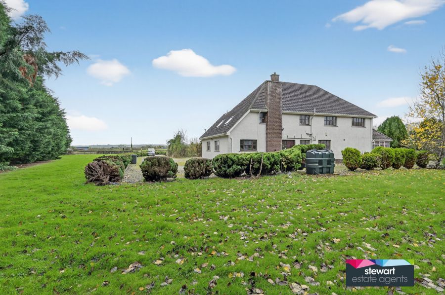 The White House, 4A Chestnut Hill Road